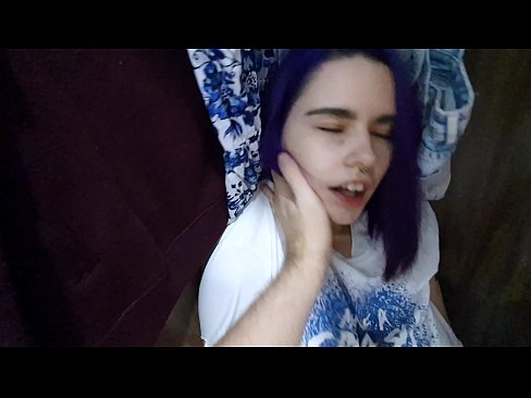 ❤️ Atradu savu māsu skapī un palīdzēju viņai beigt. ❤❌ Kvalitatīvs porno pie mums ❌